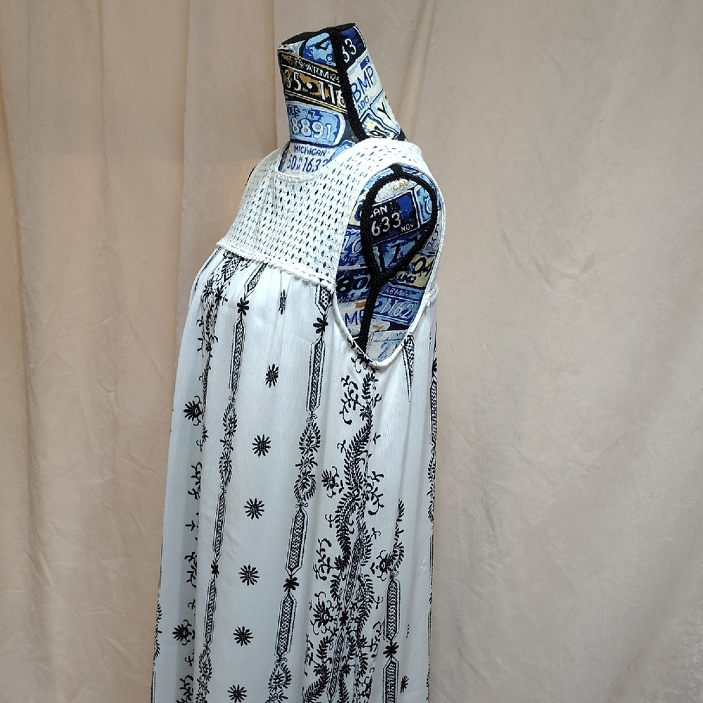 Sandra Darren White and Black Sleeveless Midi Dress - Picture 4 of 4